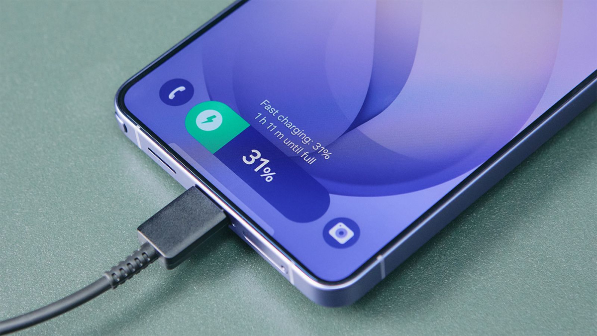 وأخيراً سامسونج تفك العقدة! بطارية أضخم وشحن أسرع في Galaxy S27 Ultra!